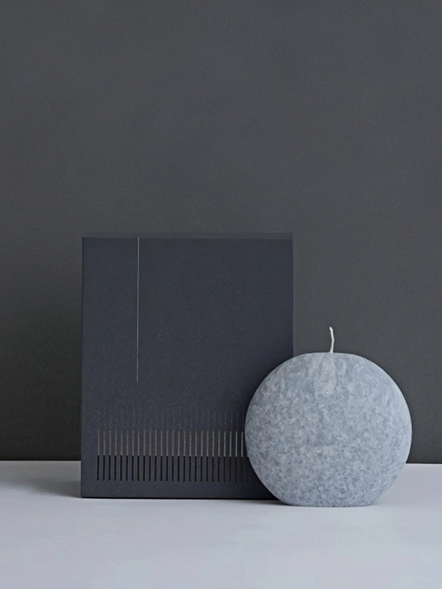 Handcrafted Moon-Shaped Candle - Chic Chambers