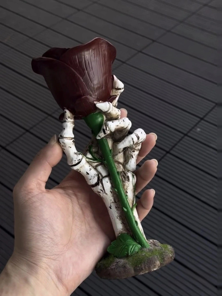 Dark Bloom Candle Holder with Sculptural Contrast Aesthetic - Chic Chambers