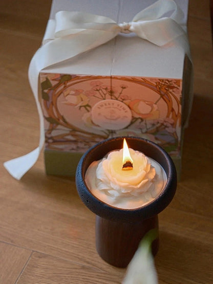 Black Rose Handmade 100% Soy Wax Scented Candle Gift Box - Chic Chambers