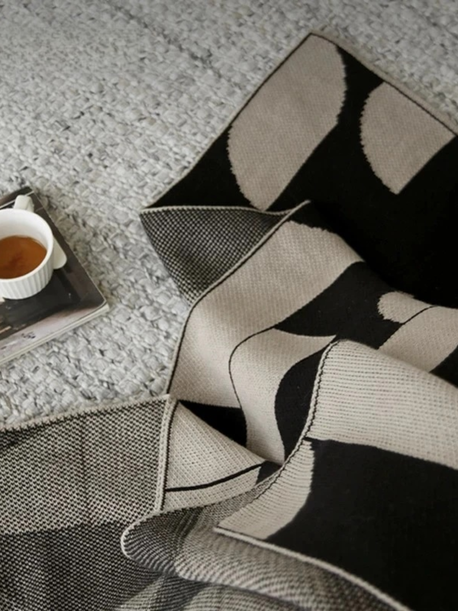 Geometric Acrylic Throw Blanket – Black & Beige Pattern 130*170 CM - Chic Chambers