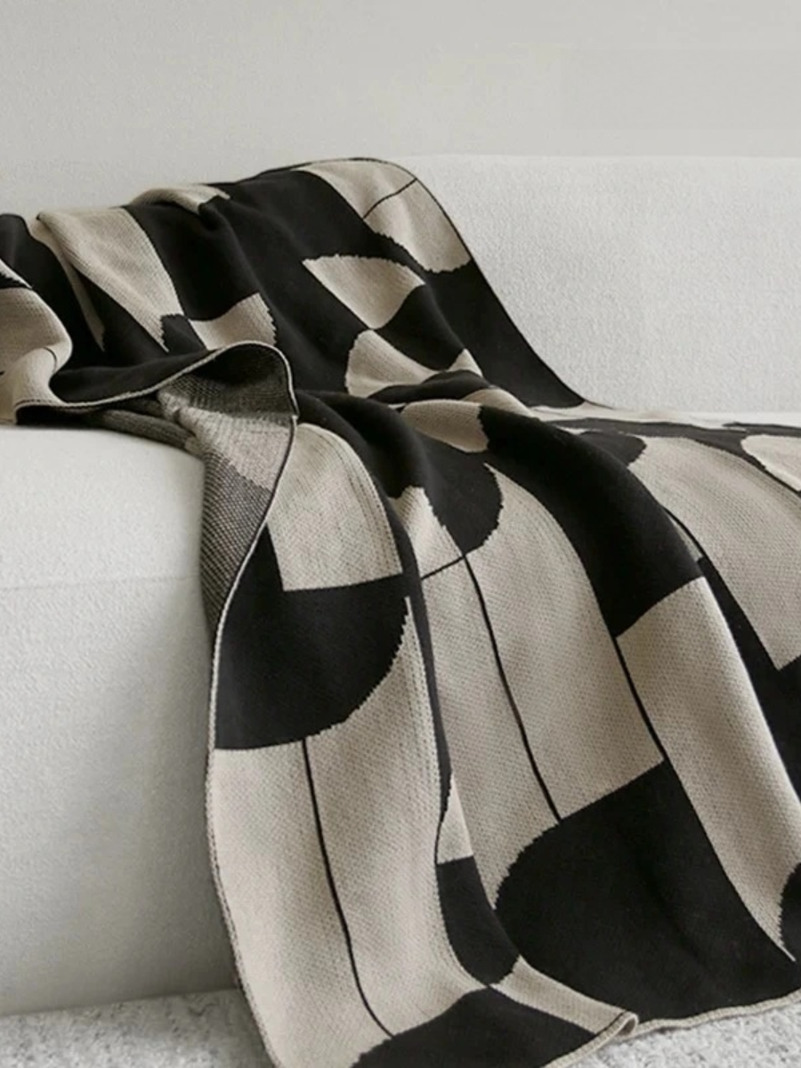 Geometric Acrylic Throw Blanket – Black & Beige Pattern 130*170 CM - Chic Chambers