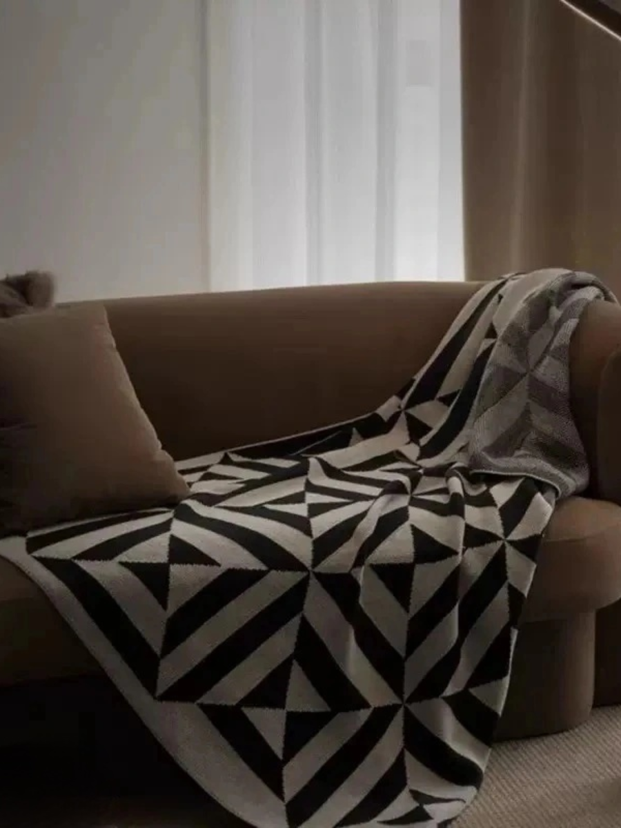 Geometric Acrylic Throw Blanket – Modern Black & Beige Design 130*170 CM - Chic Chambers