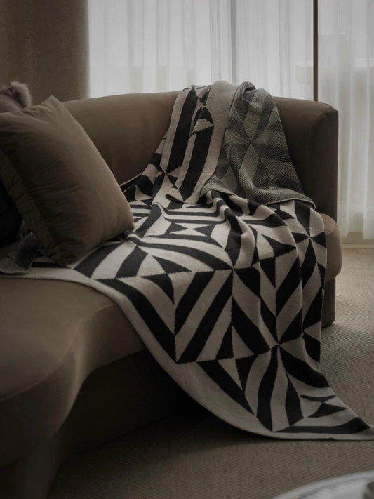 Geometric Acrylic Throw Blanket – Modern Black & Beige Design 130*170 CM - Chic Chambers