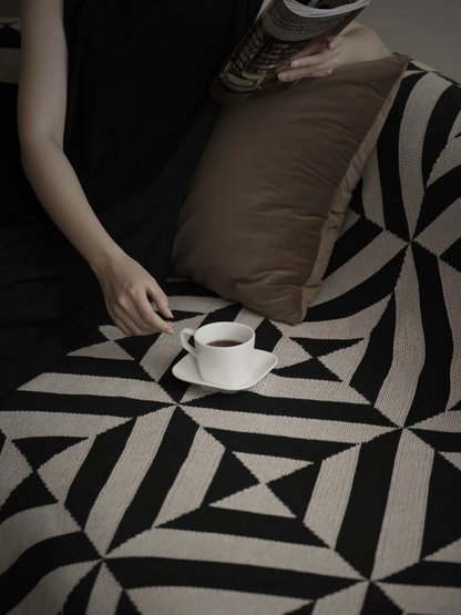 Geometric Acrylic Throw Blanket – Modern Black & Beige Design 130*170 CM - Chic Chambers